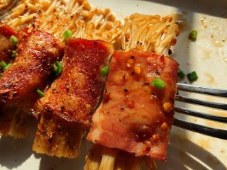 8、金针菇培根卷,好诱人