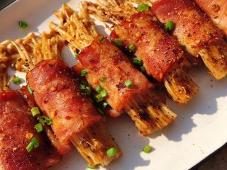 9、金针菇培根卷,好好吃????