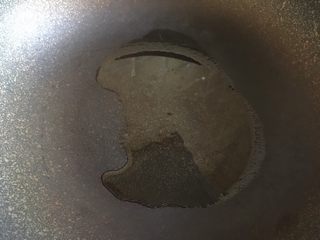 8、凤尾虾饭团,锅烧热放入适量油