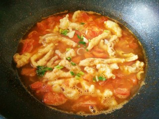 12、#猪年#番茄浓汤炸肉,出锅前撒香菜末即可！