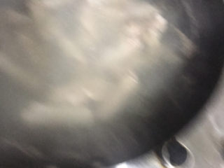 5、排骨冬瓜汤,水开后捞出排骨