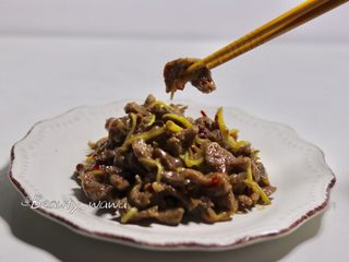 15、牛肉快手菜—姜丝牛肉,夹一筷子尝尝，味道很鲜呀！