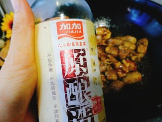 12、家常菜+红烧排骨,陆续加入生抽。