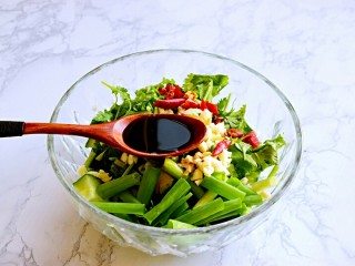11、凉拌黄瓜,加生抽