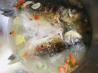 18、鲫鱼汤,大火烧开