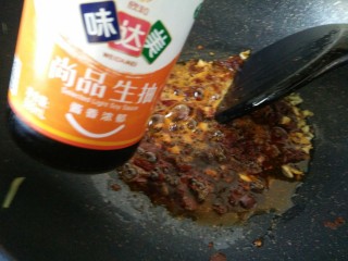 8、鱼香土豆丝,加少许生抽炒匀