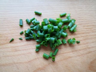 4、白菜粉丝汤,葱洗干净切葱花