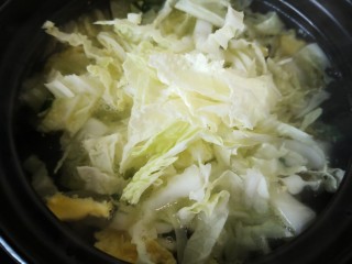 11、白菜粉丝汤,放入白菜