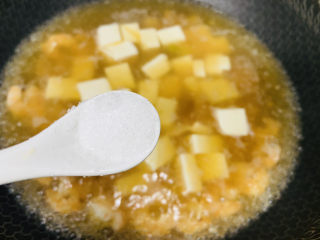 10、虾仁豆腐羹,根据个人口味加入适量盐