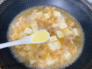 11、虾仁豆腐羹,鸡精调味