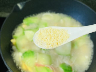 13、丝瓜蛋汤,加鸡精