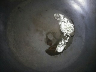 8、鸡胸丝蘑菇浓汤,锅中再放10克黄油