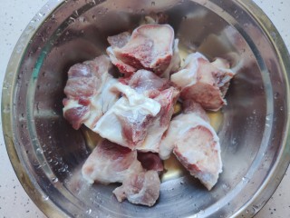 3、花生猪骨汤,猪大骨洗净