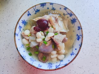 19、花生猪骨汤,装碗