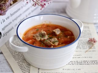 17、番茄牛腩汤,撒点葱即可