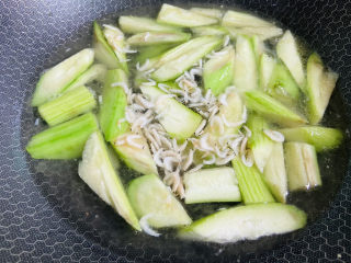 14、丝瓜蛋汤,大火烧开煮熟即可