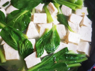 12、蛋炒饭（家常简洁版）,放青菜，不用再盖锅盖啦，煮沸烫一下就起锅