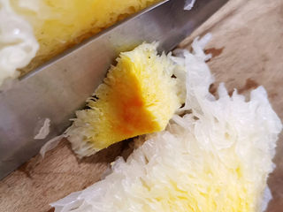 10、紫薯银耳粥,银耳切去蒂头