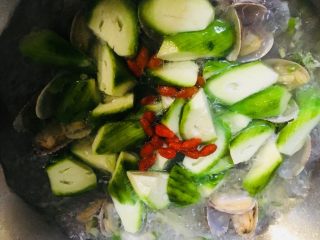 15、丝瓜花蛤汤,和枸杞