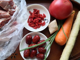 1、山药猪骨汤,准备食材