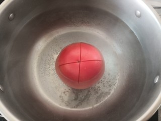 3、山药猪骨汤,放开水锅里烫一下