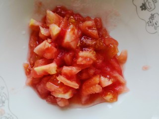 5、山药猪骨汤,切成小丁备用