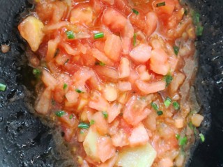 17、山药猪骨汤,放西红柿丁炒出汤汁