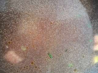 19、山药猪骨汤,加适量清水，一次加足