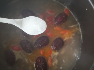 26、山药猪骨汤,调入盐