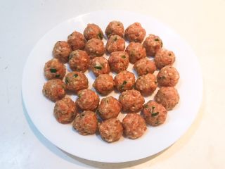 18、温州瘦肉丸,逐一做好的丸子备用