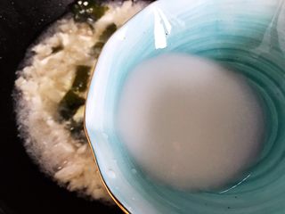 16、裙带菜豆腐鸡蛋羹,加入水淀粉