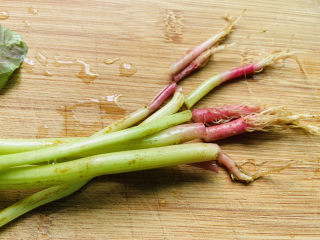 1、苋菜豆腐汤,苋菜去老梗