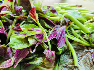 4、苋菜豆腐汤,切小段