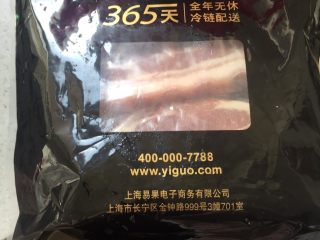 1、啤酒红烧肉,网上买的速冻五花肉