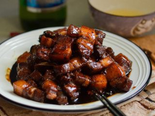 13、啤酒红烧肉,装盘就是一个好肉。