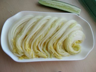 6、一品娃娃菜,煮好的娃娃菜摆放盘中