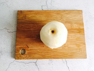 3、黄瓜雪梨汁,雪梨洗干净削皮