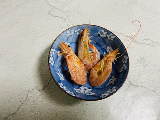 4、白菜豆腐汤,虾干清洗一下