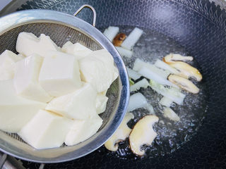 11、白菜豆腐汤,放入豆腐