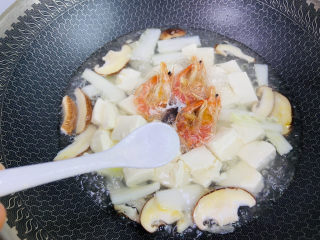 13、白菜豆腐汤,根据个人口味加入适量盐