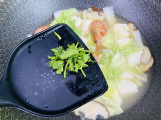 17、白菜豆腐汤,入香菜即可食用