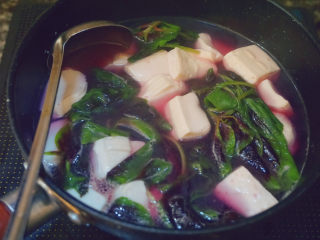 13、苋菜豆腐汤,小火煮1分钟即可出锅啦