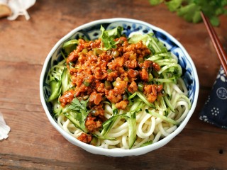 10、炸酱面,简单又美味的炸酱面馋到你了吗？还不赶快动手做起来！