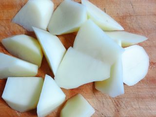 14、牛尾巴汤,切成小块