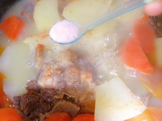 17、牛尾巴汤,最后加海盐调味