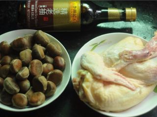 1、板栗烧鸡,食材准备好