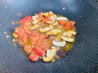 11、西红柿香菇汤,翻炒均匀