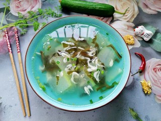 15、海带冬瓜汤,拍上成品图,一道美味又营养的海带冬瓜汤就完成了。