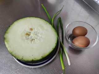 1、冬瓜鸡蛋汤,准备食材