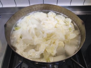 8、冬瓜鸡蛋汤,待鸡蛋液凝固